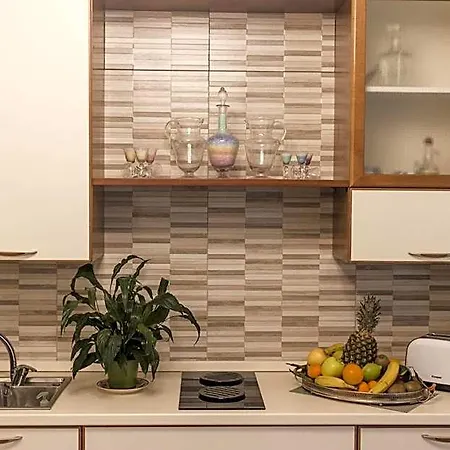 Mulberry House Nocleg ze śniadaniem 4*