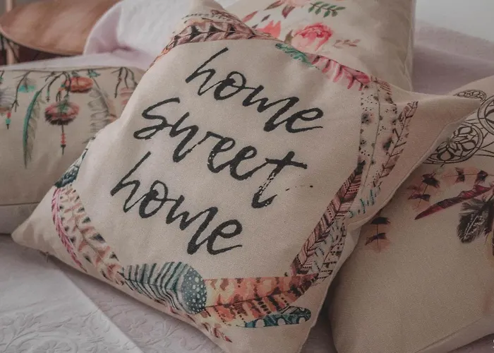 לינה וארוחת בוקר Mulberry House טרני